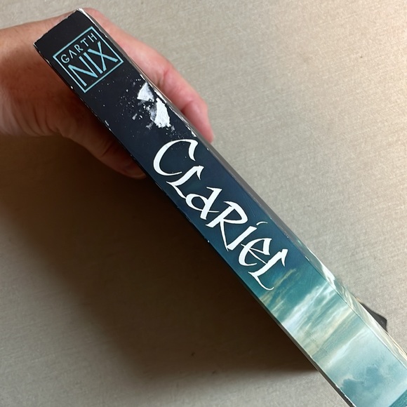 📚2/$6  Clariel: The Lost Abhorsen #4 in The Old Kingdom Series - Picture 3 of 12